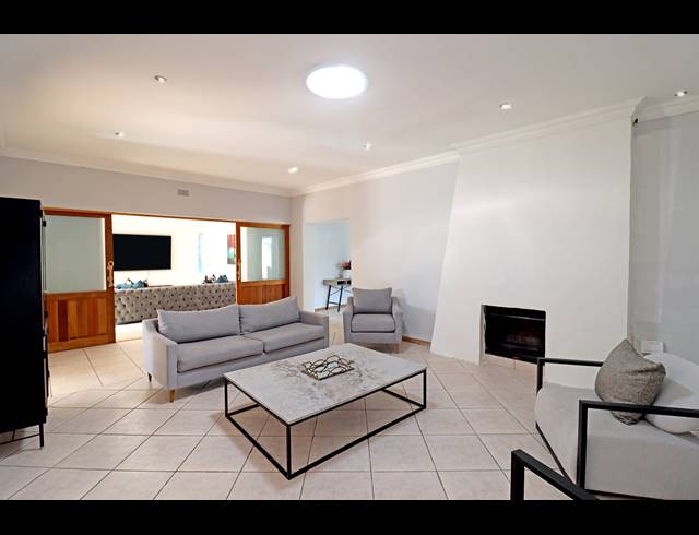 4 BEDROOM HOUSE FOR SALE IN HURLINGHAM